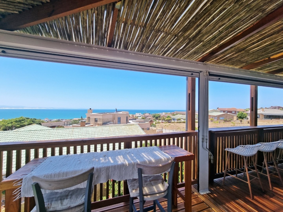 4 Bedroom Property for Sale in Wavecrest Eastern Cape
